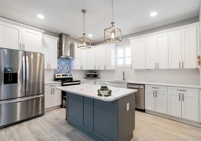 Photo 3 of Sale Pending at 4011 55th Avenue N, Saint Petersburg, FL 33714 | MLS# TB8536283 | Listing updated on 2026-08-10