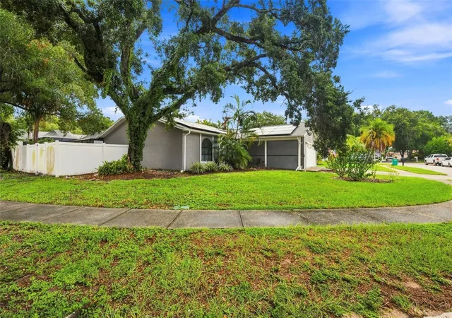 2nd image of 2475 Gulfbreeze Cir, Palm Harbor, FL 34683 | MLS# W7888304