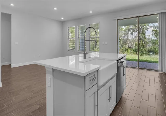 Photo 4 of Single family home for sale at 11887 Shine View Ln, Winter Garden, FL 34787 | MLS# O6431120 | Listing updated on 2026-08-27