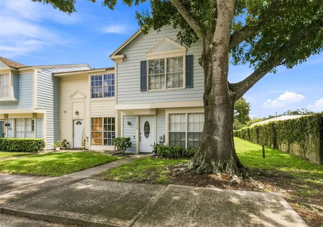 Photo 1 of Townhouse for sale at 1760 Ml Run Cir, Tampa, FL 33613 | MLS# TB8536303 | Listing updated on 2026-08-07