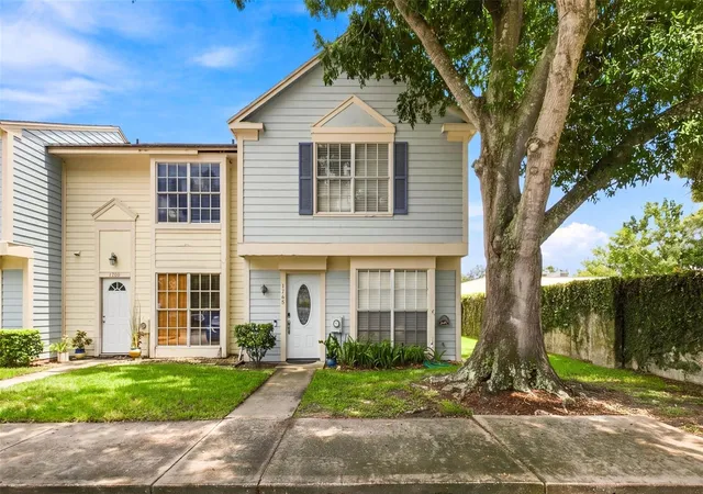 Photo 2 of Townhouse for sale at 1760 Ml Run Cir, Tampa, FL 33613 | MLS# TB8536303 | Listing updated on 2026-08-07