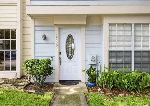 Photo 3 of Townhouse for sale at 1760 Ml Run Cir, Tampa, FL 33613 | MLS# TB8536303 | Listing updated on 2026-08-07
