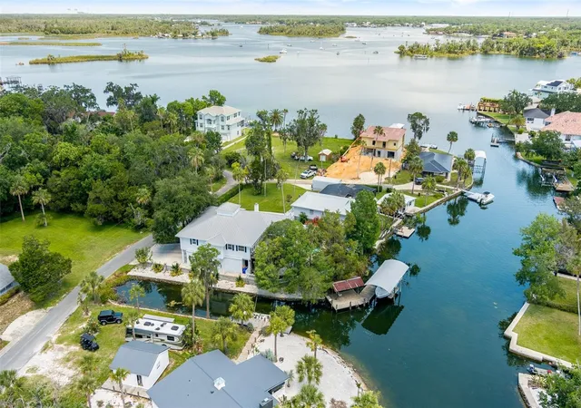 Photo 3 of Sale Pending at 1035 N Appalachian Ter, Crystal River, FL 34429 | MLS# W7888305 | Listing updated on 2026-09-16