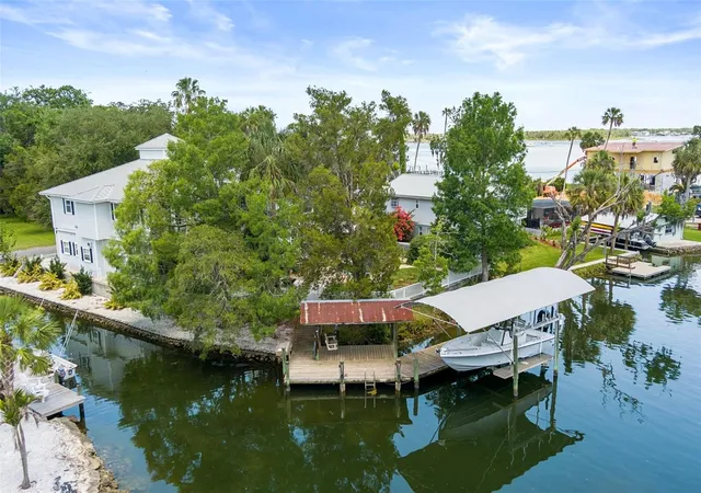 Photo 4 of Sale Pending at 1035 N Appalachian Ter, Crystal River, FL 34429 | MLS# W7888305 | Listing updated on 2026-09-16