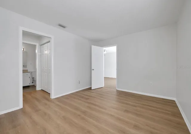 Listing Photo 5 - Condo for sale in building located at 1550 11Th St Ne, Winter Haven, FL 33881 - Unit #G6