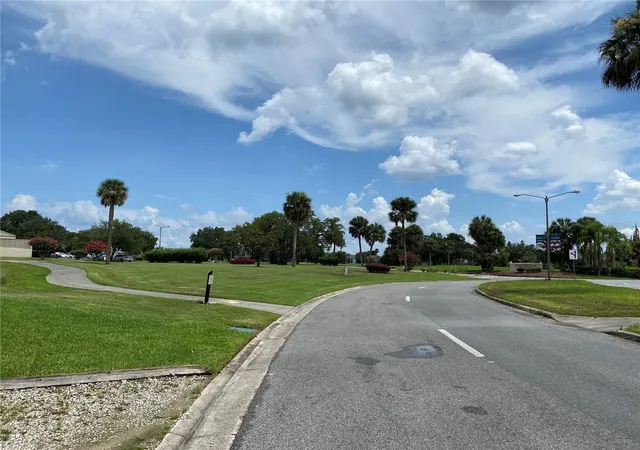 Photo 4 of Single family home for sale at 1953 The Oaks Blvd, Kissimmee, FL 34746 | MLS# R4911760 | Listing updated on 2026-08-21