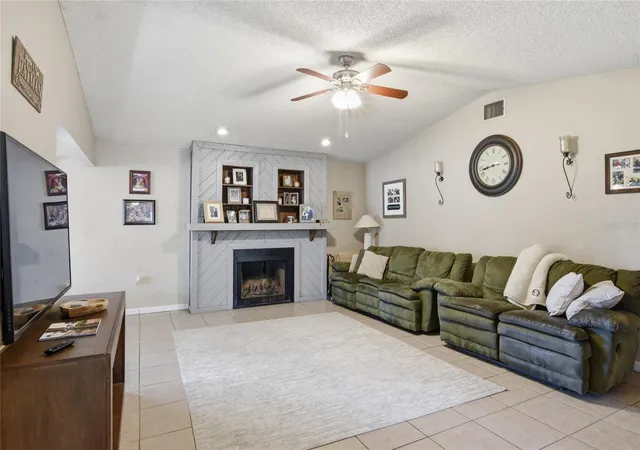 4th image of 3028 Wood Song Ct, Mulberry, FL 33860 | MLS# L4964055