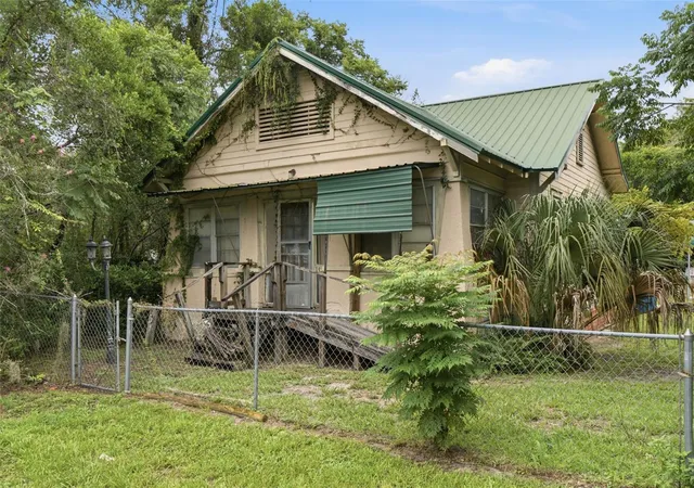 1st image of 1413 E New York Ave, Deland, FL 32724 | MLS# V4950584