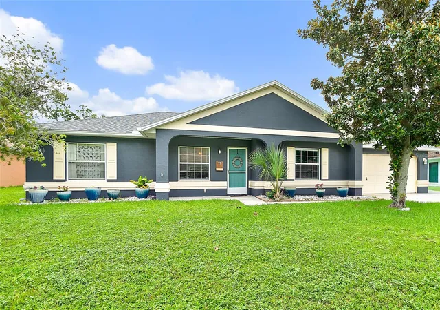 Photo 1 of Single family home for sale at 17 Pinelark Ln, Palm Coast, FL 32164 | MLS# FC320489 | Listing updated on 2026-10-08