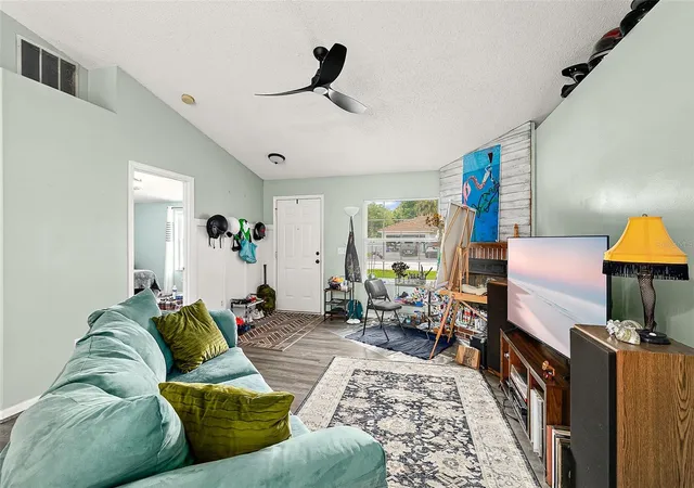 Photo 4 of Single family home for sale at 17 Pinelark Ln, Palm Coast, FL 32164 | MLS# FC320489 | Listing updated on 2026-10-08