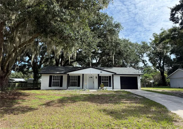 1st image of 3008 Oakview Ln, Plant City, FL 33566 | MLS# TB8536349