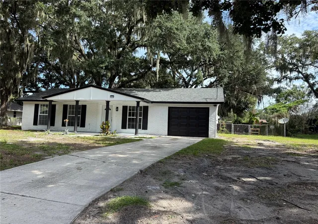 Photo 1 of Single family home for sale at 3008 Oakview Ln, Plant City, FL 33566 | MLS# TB8536349 | Listing updated on 2026-10-03