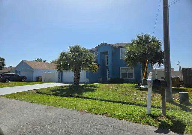 Photo 2 of Single family home for sale at 308 Chiquita Ct, Kissimmee, FL 34758 | MLS# O6431185 | Listing updated on 2026-08-25