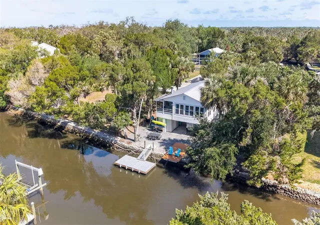 Photo 3 of Single family home for sale at 12122 W Gulf Breeze Ct, Crystal River, FL 34429 | MLS# W7888315 | Listing updated on 2026-08-07