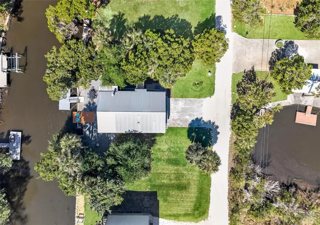 Photo 3 of Single family home for sale at 12122 W Gulf Breeze Ct, Crystal River, FL 34429 | MLS# W7888315 | Listing updated on 2026-08-07