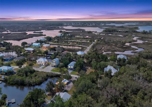 Photo 4 of Single family home for sale at 12122 W Gulf Breeze Ct, Crystal River, FL 34429 | MLS# W7888315 | Listing updated on 2026-08-07