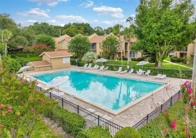 2nd image of 820 Park Lake Cir, MAITLAND, FL 32751