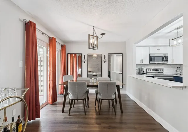 Listing Photo 5 - Condo for sale in building located at 820 Park Lake Cir, MAITLAND, FL 32751 - Unit #11