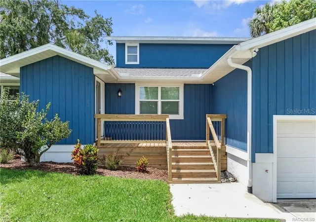 Photo 3 of Single family home for sale at 9205 W Harbor Isle Ct, Crystal River, FL 34429 | MLS# W7888316 | Listing updated on 2026-08-07