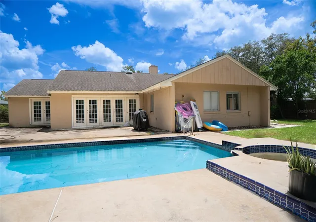 Photo 2 of Single family home for sale at 304 Shadow Oak Dr, Casselberry, FL 32707 | MLS# O6431201 | Listing updated on 2026-09-17