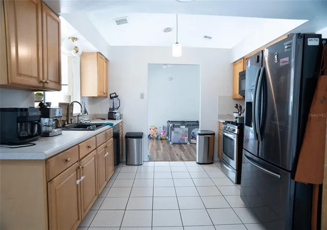Photo 3 of Single family home for sale at 304 Shadow Oak Dr, Casselberry, FL 32707 | MLS# O6431201 | Listing updated on 2026-10-09