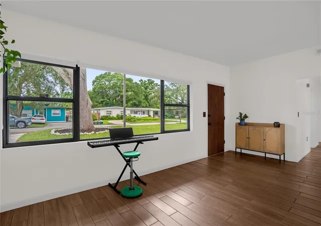 3rd image of 125 E Lauren Ct, Fern Park, FL 32730 | MLS# O6431203