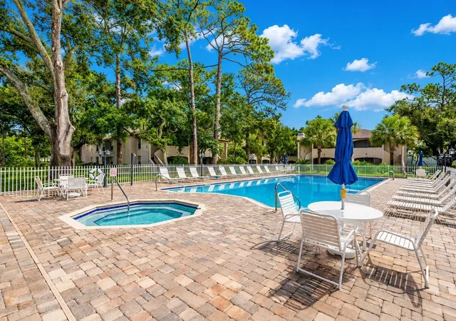 2nd image of 2981 Bonaventure Cir, PALM HARBOR, FL 34684