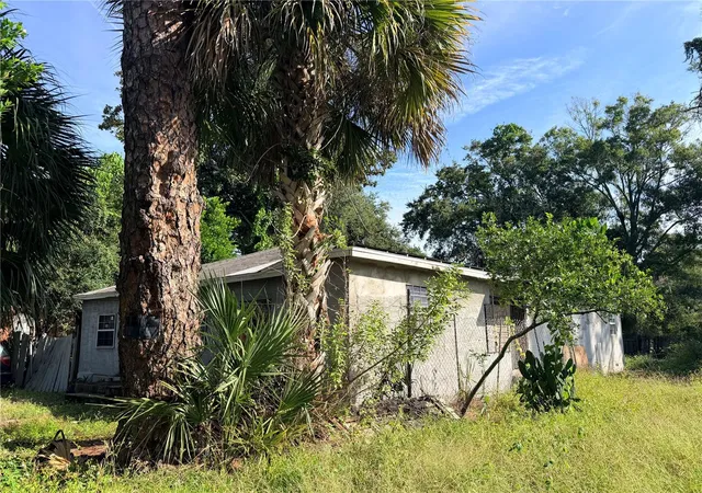 Photo 2 of Sale Pending at 925 Niles St, Daytona Beach, FL 32114 | MLS# O6431226 | Listing updated on 2026-10-01