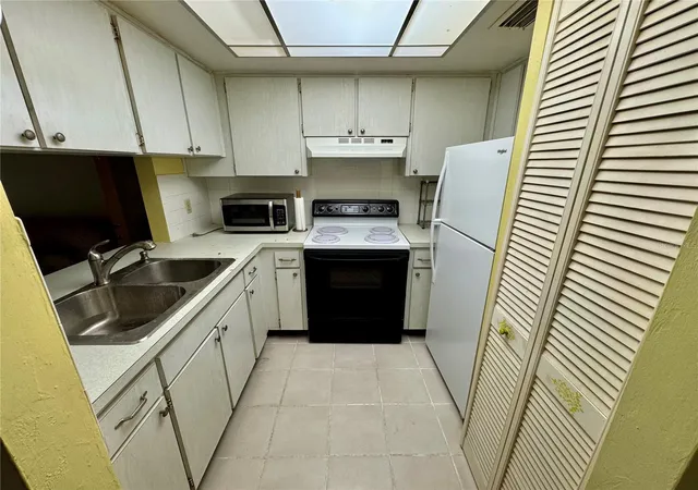 4th image of 1250 S Pinellas Ave #511, Tarpon Springs, FL 34689 | MLS# A4702206