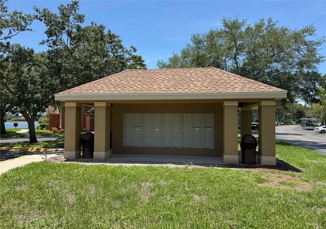 Listing Photo 2 - Condo for sale in building located at 9288 Lake Chase Island Wy, TAMPA, FL 33626 - Unit #