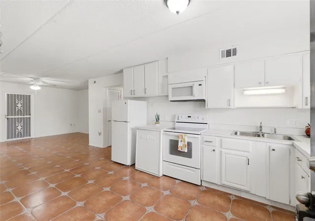 Photo 1 of Condo for sale at 525 Conway Rd #29, Orlando, FL 32807 | MLS# O6431256 | Listing updated on 2026-09-03