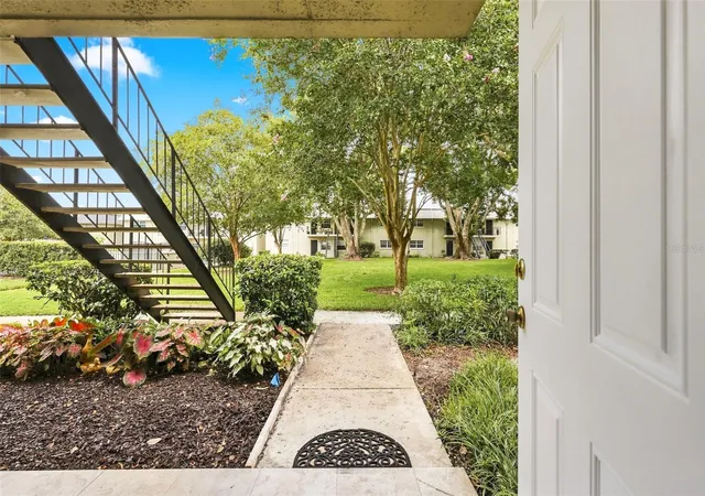 Photo 2 of Condo for sale at 525 Conway Rd #29, Orlando, FL 32807 | MLS# O6431256 | Listing updated on 2026-09-03