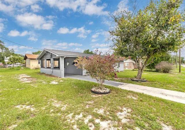 Photo 3 of Single family home for sale at 320 S Seminole Ave, Lake Alfred, FL 33850 | MLS# O6431270 | Listing updated on 2026-09-27