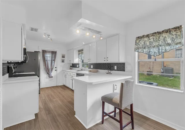 Photo 4 of Single family home for sale at 320 S Seminole Ave, Lake Alfred, FL 33850 | MLS# O6431270 | Listing updated on 2026-09-27
