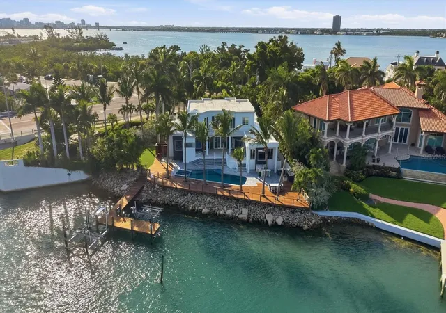 3rd image of 1475 John Ringling Pkwy, Sarasota, FL 34236 | MLS# A4702218