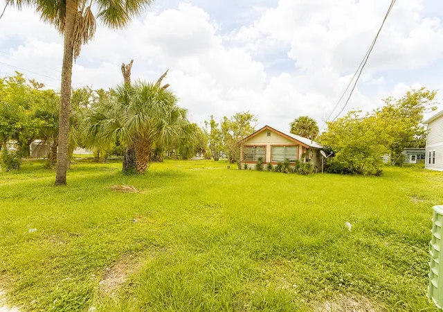 Photo 1 of Sale Pending at 207 S Lee Ave, Arcadia, FL 34266 | MLS# C7529283 | Listing updated on 2026-09-04