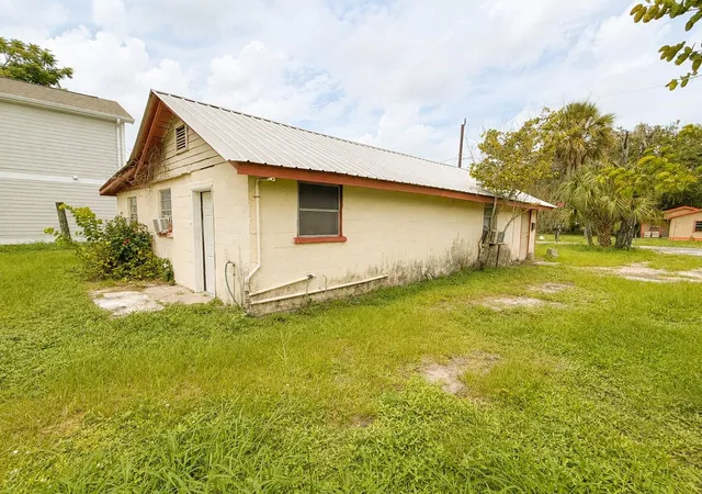 Photo 14 of Sale Pending at 207 S Lee Ave, Arcadia, FL 34266 | MLS# C7529283 | Listing updated on 2026-09-04