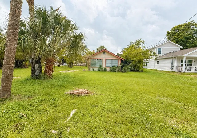 Photo 2 of Sale Pending at 207 S Lee Ave, Arcadia, FL 34266 | MLS# C7529283 | Listing updated on 2026-09-04