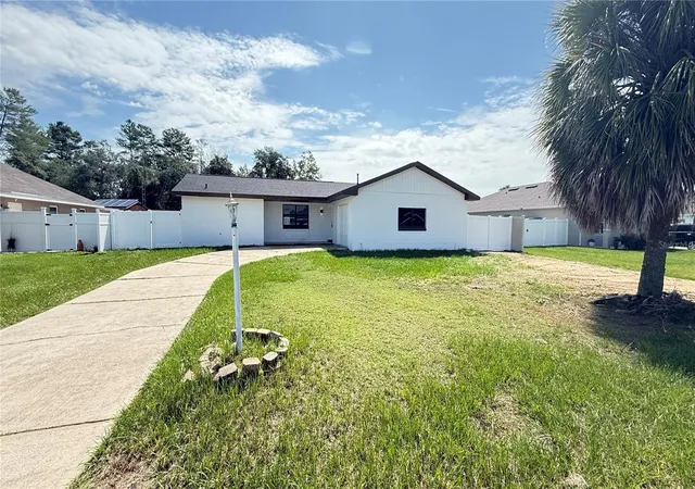 Photo 1 of Single family home for sale at 379 Marion Oaks Ln, Ocala, FL 34473 | MLS# TB8536432 | Listing updated on 2026-08-25