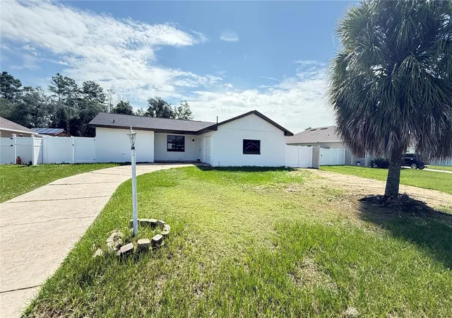 Photo 2 of Single family home for sale at 379 Marion Oaks Ln, Ocala, FL 34473 | MLS# TB8536432 | Listing updated on 2026-08-25