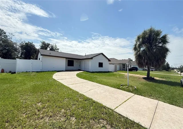 Photo 3 of Single family home for sale at 379 Marion Oaks Ln, Ocala, FL 34473 | MLS# TB8536432 | Listing updated on 2026-08-25