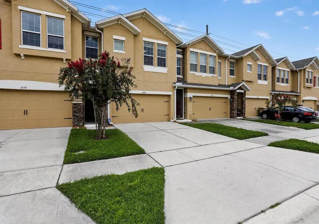 Photo 3 of Townhouse for sale at 1608 Mohegan Blvd, Kissimmee, FL 34744 | MLS# O6431298 | Listing updated on 2026-08-24