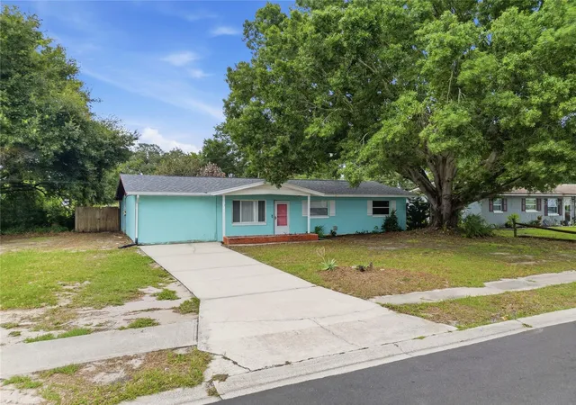 Photo 2 of Single family home for sale at 120 E Hoffman St, Lake Alfred, FL 33850 | MLS# S5155141 | Listing updated on 2026-09-16