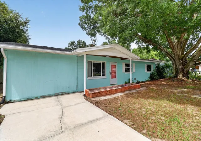 Photo 3 of Single family home for sale at 120 E Hoffman St, Lake Alfred, FL 33850 | MLS# S5155141 | Listing updated on 2026-09-16