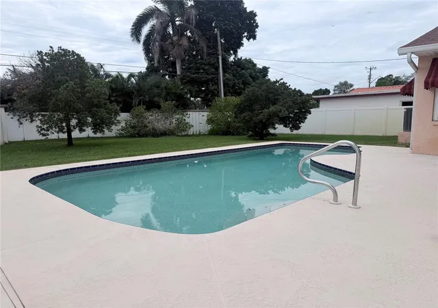Photo 3 of Single family home for sale at 1112 40th Avenue Ne, Saint Petersburg, FL 33703 | MLS# TB8536453 | Listing updated on 2026-10-04