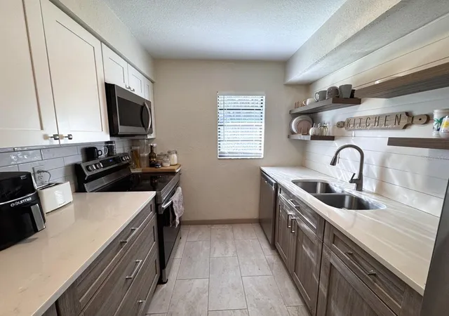 Photo 3 of Condo for sale at 3414 NW 21st Drive #E4, Gainesville, FL 32605 | MLS# GC542532 | Listing updated on 2026-09-09