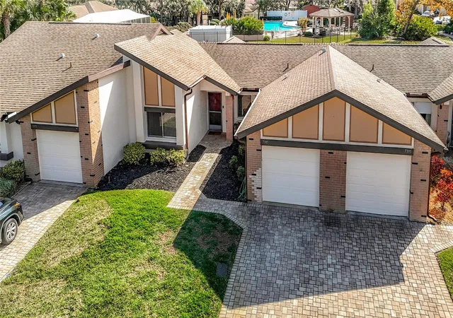 Photo 4 of House for sale at 7385 Crestwood Dr, Weeki Wachee, FL 34613 | MLS# W7888330 | Listing updated on 2026-10-01
