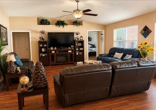 Photo 4 of Single family home for sale at 3 Rae June Pl, Palm Coast, FL 32164 | MLS# O6431320 | Listing updated on 2026-08-07