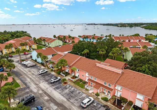 Photo 3 of Condo for sale at 3675 41st Way S #I, Saint Petersburg, FL 33711 | MLS# TB8536473 | Listing updated on 2026-08-07