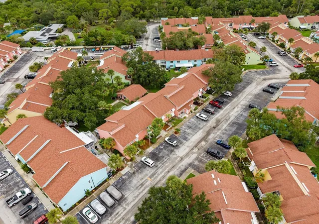 Photo 4 of Condo for sale at 3675 41st Way S #I, Saint Petersburg, FL 33711 | MLS# TB8536473 | Listing updated on 2026-08-07